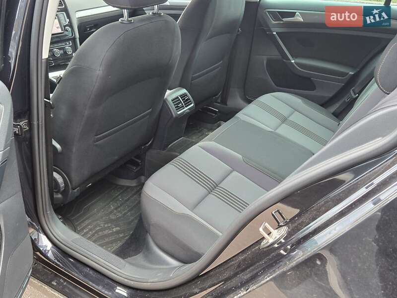 Универсал Volkswagen Golf Alltrack 2016 в Киеве