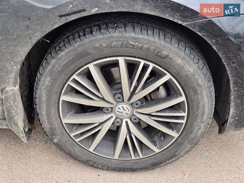 Универсал Volkswagen Golf Alltrack 2016 в Киеве