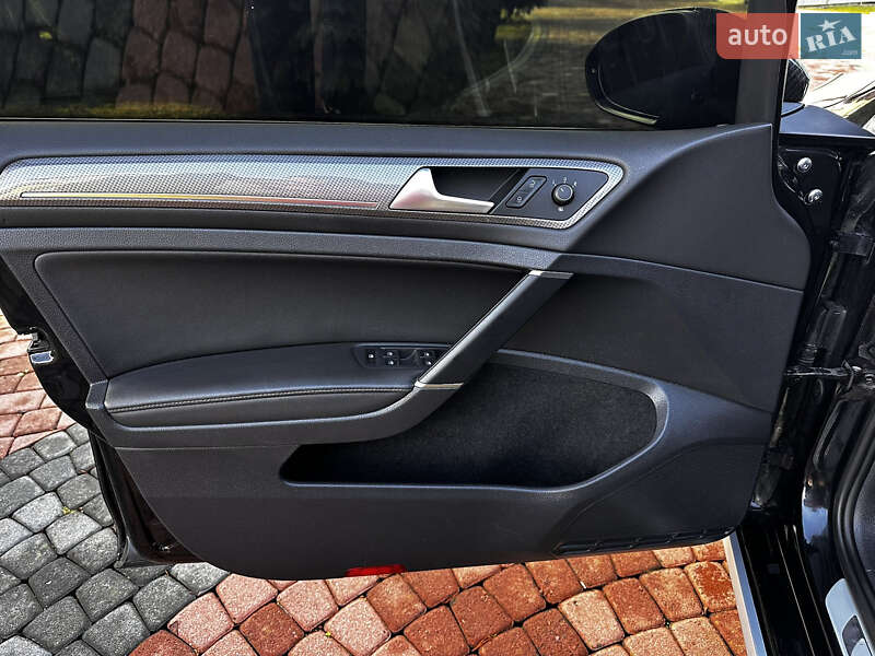 Универсал Volkswagen Golf Alltrack 2019 в Хусте