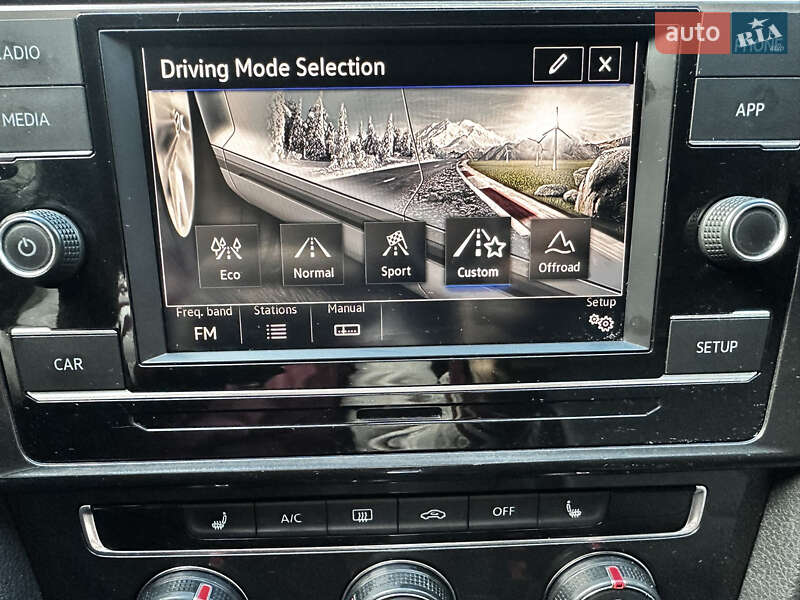 Универсал Volkswagen Golf Alltrack 2019 в Хусте