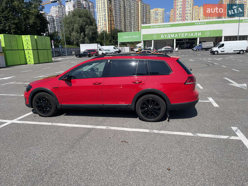 Универсал Volkswagen Golf Alltrack 2019 в Киеве