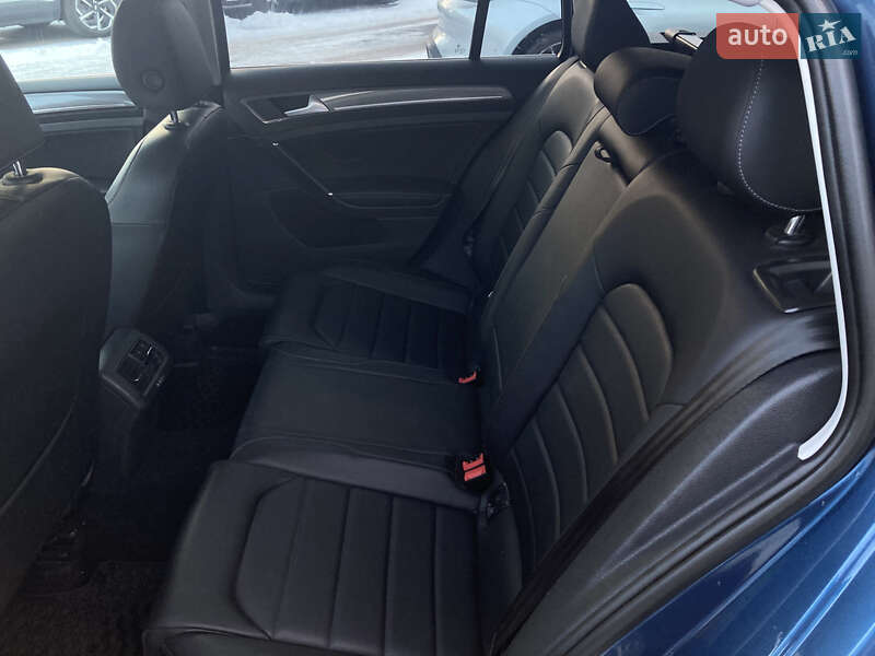 Универсал Volkswagen Golf Alltrack 2017 в Ровно