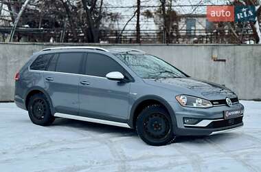 Универсал Volkswagen Golf Alltrack 2016 в Киеве
