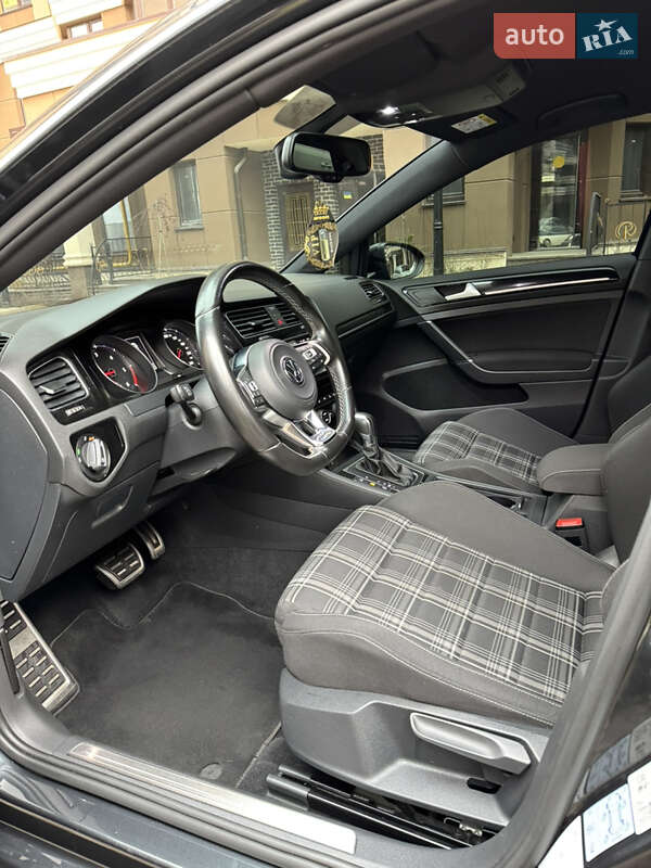 Универсал Volkswagen Golf GTD 2016 в Киеве