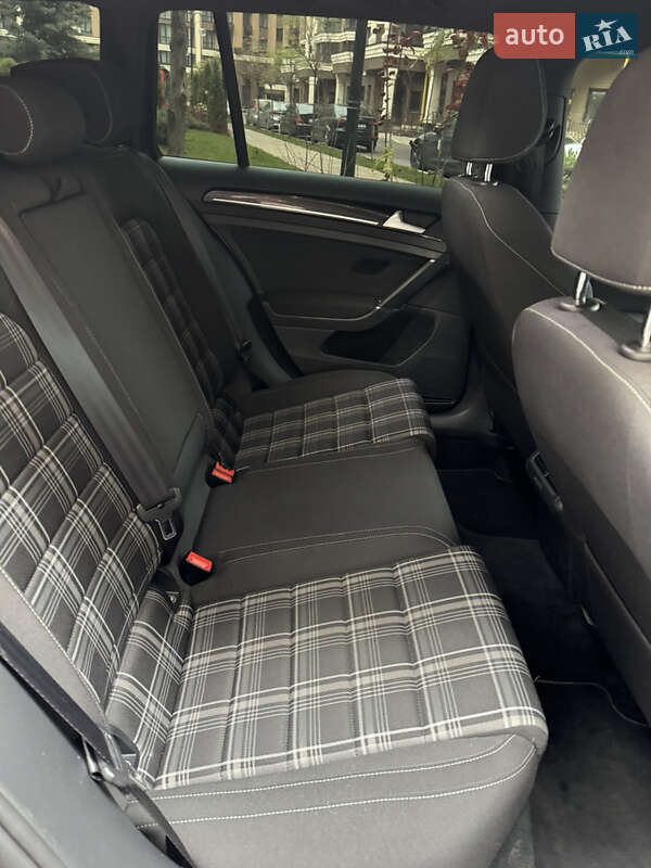 Универсал Volkswagen Golf GTD 2016 в Киеве