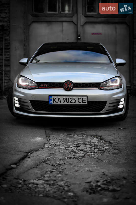 Хэтчбек Volkswagen Golf GTI 2014 в Киеве