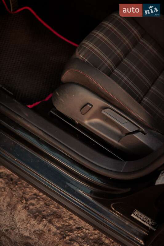 Хетчбек Volkswagen Golf GTI 2012 в Черкасах фото 33 Хетчбек Volkswagen Golf GTI 2012 в Черкасах