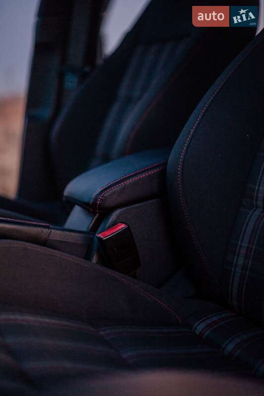 Хэтчбек Volkswagen Golf GTI 2012 в Черкассах
