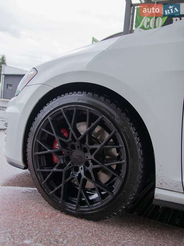Хетчбек Volkswagen Golf GTI 2017 в Чернігові