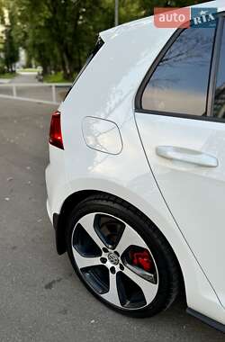 Хэтчбек Volkswagen Golf GTI 2016 в 