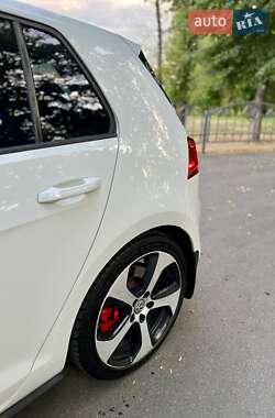 Хэтчбек Volkswagen Golf GTI 2016 в 