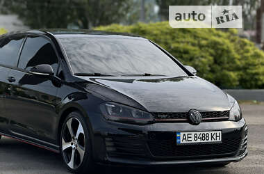 Хэтчбек Volkswagen Golf GTI 2015 в 