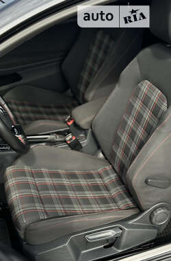 Хэтчбек Volkswagen Golf GTI 2015 в 