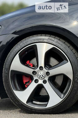 Хэтчбек Volkswagen Golf GTI 2015 в 