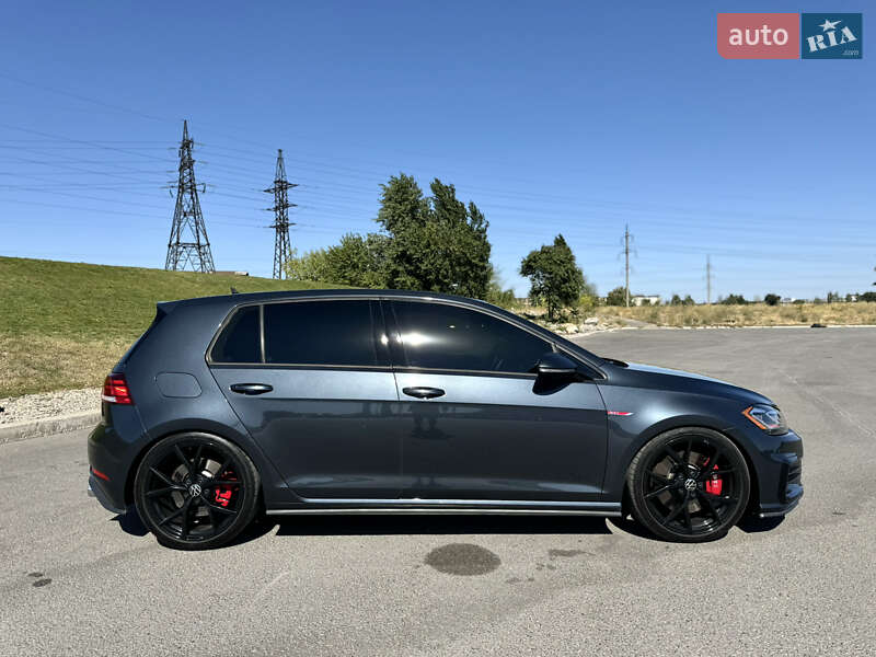 Хэтчбек Volkswagen Golf GTI 2019 в Днепре