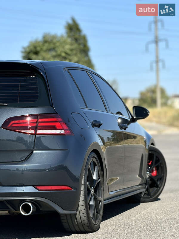 Хэтчбек Volkswagen Golf GTI 2019 в Днепре