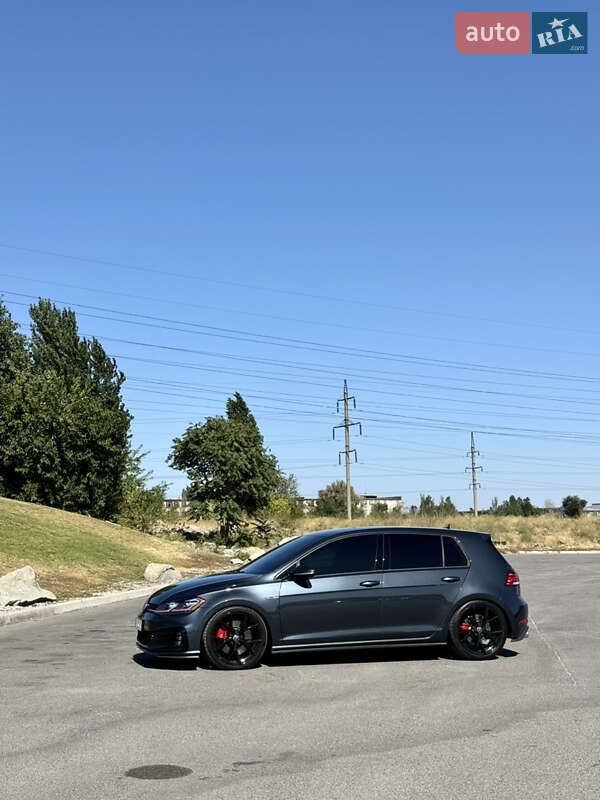 Хэтчбек Volkswagen Golf GTI 2019 в Днепре