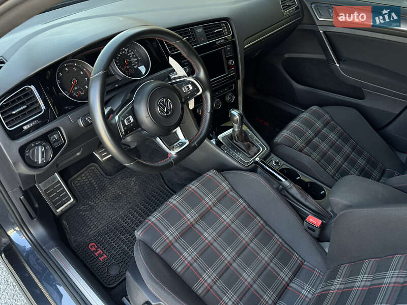 Хэтчбек Volkswagen Golf GTI 2019 в Днепре