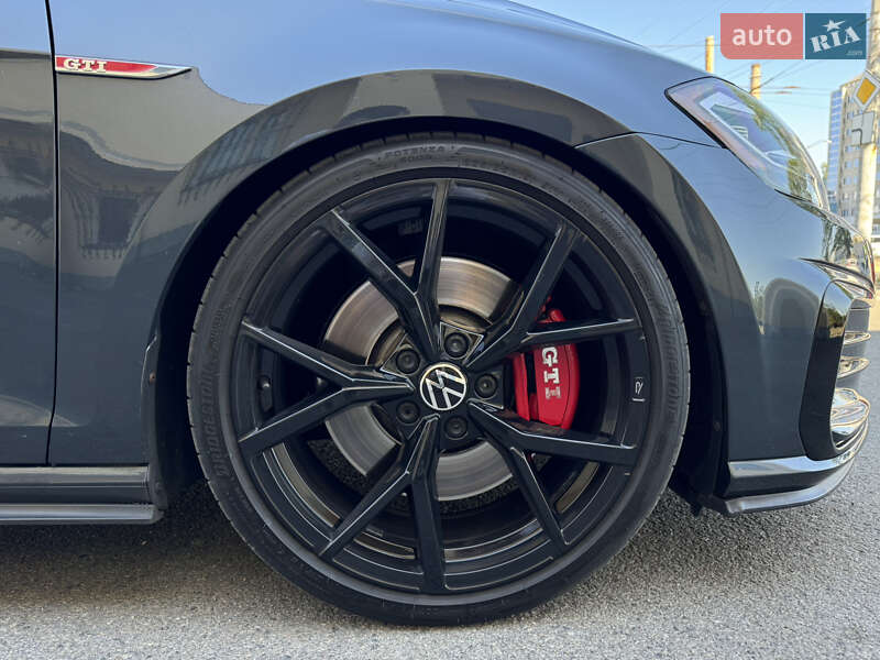 Хэтчбек Volkswagen Golf GTI 2019 в Днепре