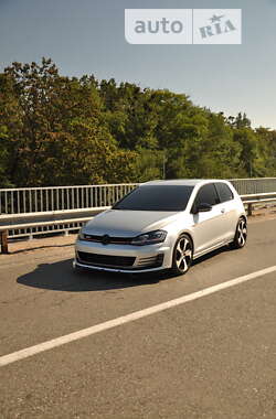 Хетчбек Volkswagen Golf GTI 2014 в Києві