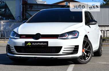 Хэтчбек Volkswagen Golf GTI 2017 в Киеве