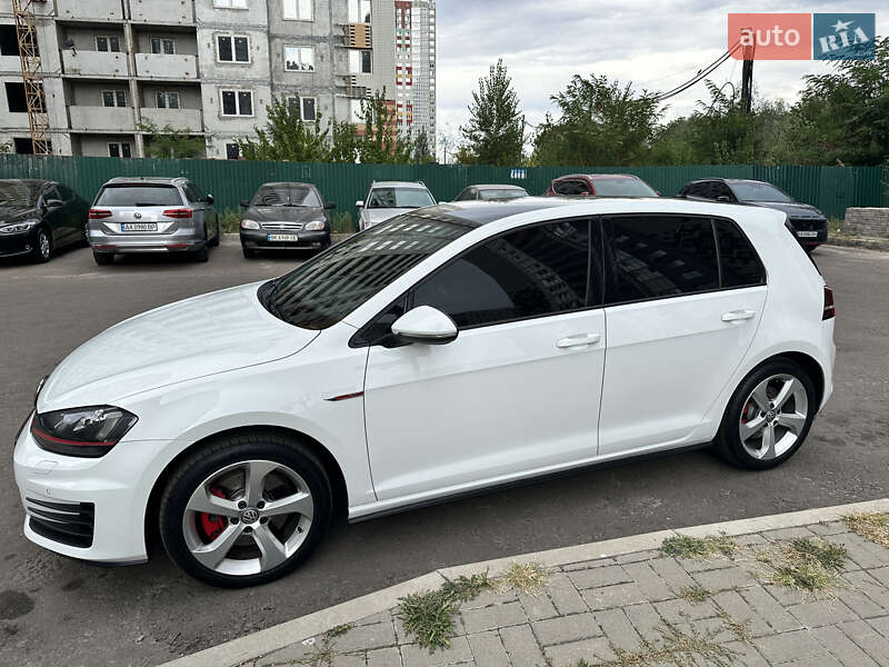 Хэтчбек Volkswagen Golf GTI 2014 в 