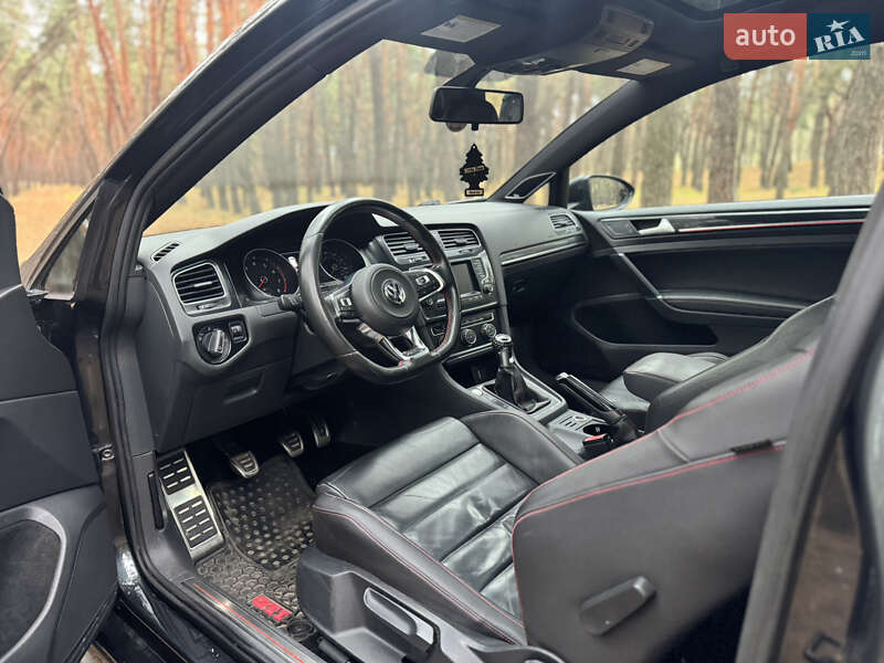 Хэтчбек Volkswagen Golf GTI 2015 в Днепре