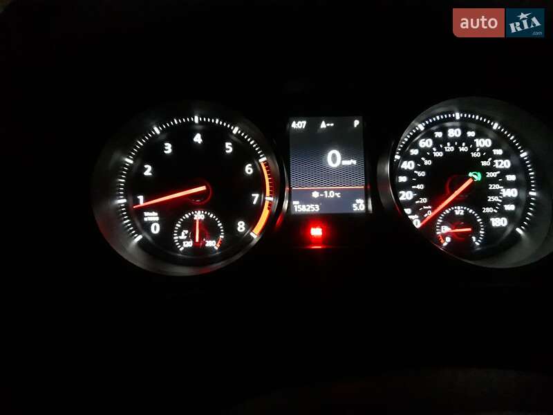 Хэтчбек Volkswagen Golf GTI 2017 в 