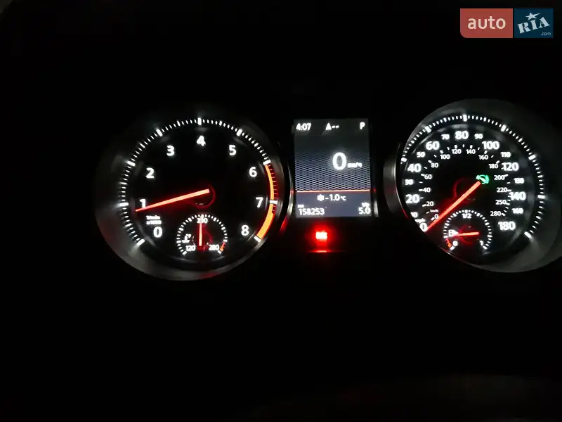 Хэтчбек Volkswagen Golf GTI 2017 в 