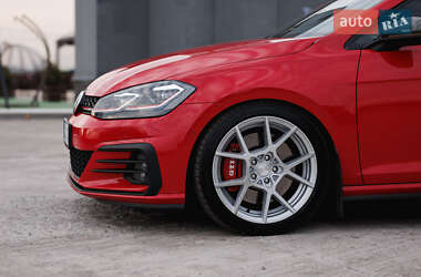 Хетчбек Volkswagen Golf GTI 2017 в Києві