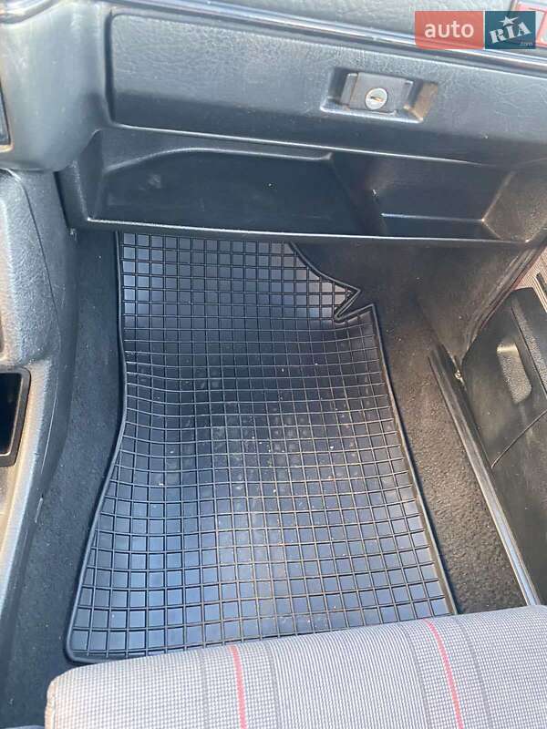 Хэтчбек Volkswagen Golf GTI 1988 в Киеве