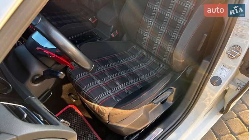 Хетчбек Volkswagen Golf GTI 2013 в Білій Церкві фото 17 Хетчбек Volkswagen Golf GTI 2013 в Білій Церкві