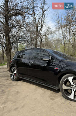 Хэтчбек Volkswagen Golf GTI 2016 в 