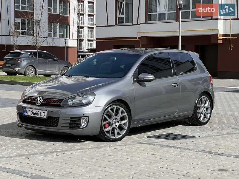Хэтчбек Volkswagen Golf GTI 2012 в 