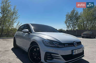 Хетчбек Volkswagen Golf GTI 2019 в 