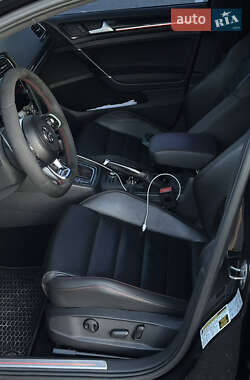 Хетчбек Volkswagen Golf GTI 2016 в 
