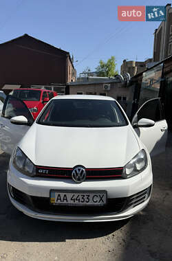 Хэтчбек Volkswagen Golf GTI 2011 в 