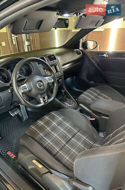 Хэтчбек Volkswagen Golf GTI 2010 в 