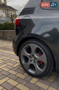 Хэтчбек Volkswagen Golf GTI 2010 в 