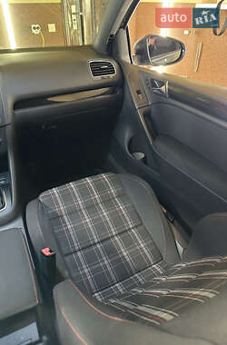 Хэтчбек Volkswagen Golf GTI 2010 в 