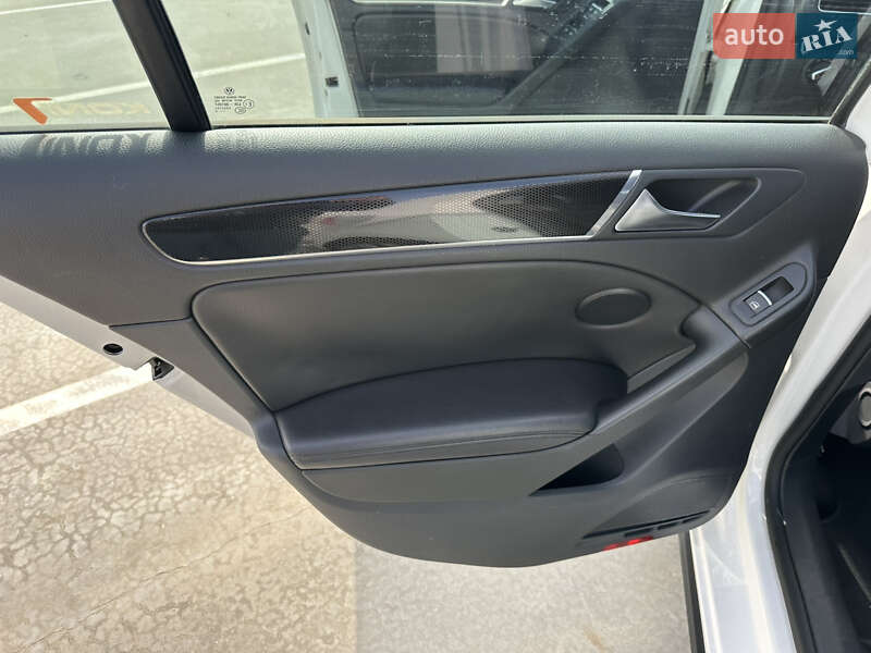 Хэтчбек Volkswagen Golf GTI 2013 в Киеве
