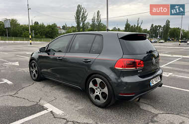 Хетчбек Volkswagen Golf GTI 2011 в 