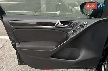 Хетчбек Volkswagen Golf GTI 2011 в 