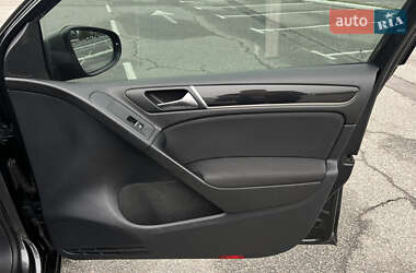 Хетчбек Volkswagen Golf GTI 2011 в 