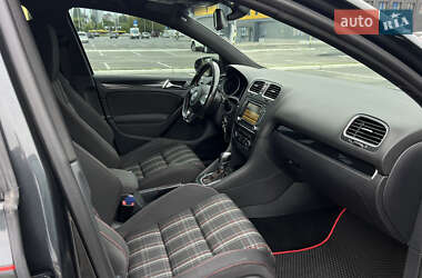 Хетчбек Volkswagen Golf GTI 2011 в 