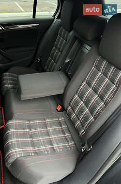 Хетчбек Volkswagen Golf GTI 2011 в 