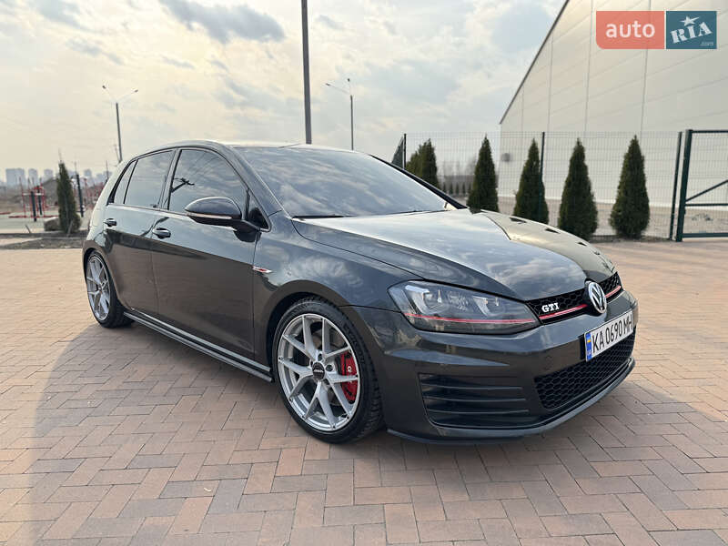 Хетчбек Volkswagen Golf GTI 2016 в Києві
