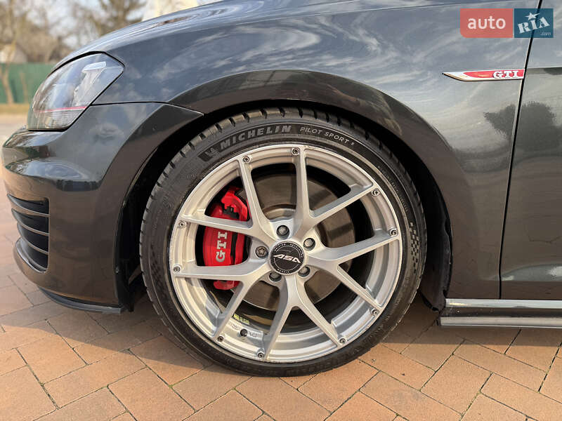 Хетчбек Volkswagen Golf GTI 2016 в Києві