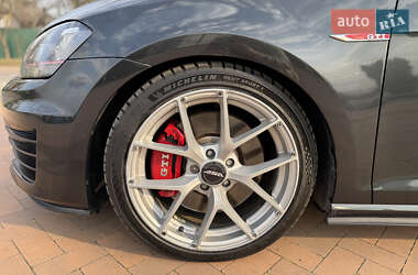 Хетчбек Volkswagen Golf GTI 2016 в 