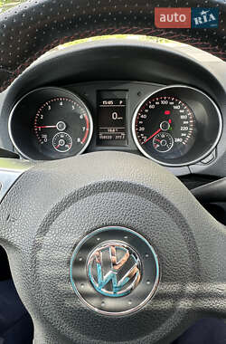 Хэтчбек Volkswagen Golf GTI 2011 в 